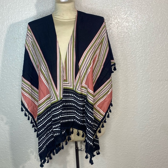 Karma poncho - Picture 1 of 9